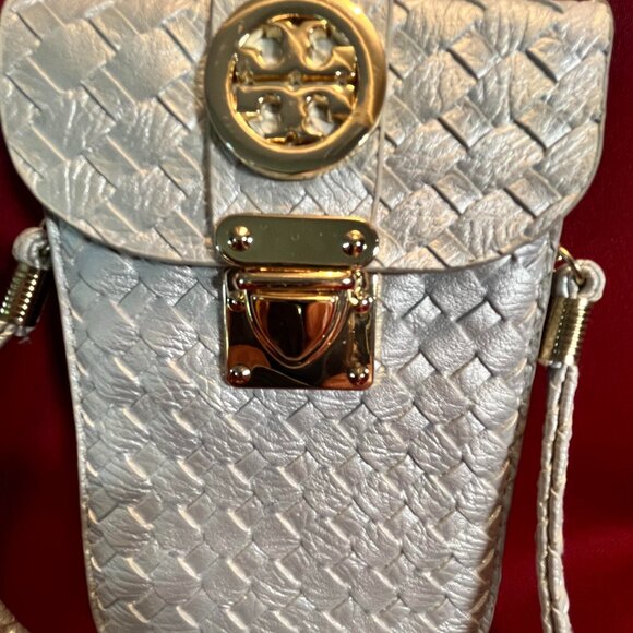 Tory Burch Mini Crossbody Phone Bag in Silver Basket Weave Gold Hardware-NEW! - Picture 1 of 3